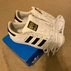 Adidas Superstar men size 7/women 8.5